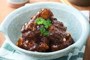 黑椒牛油燜牛尾