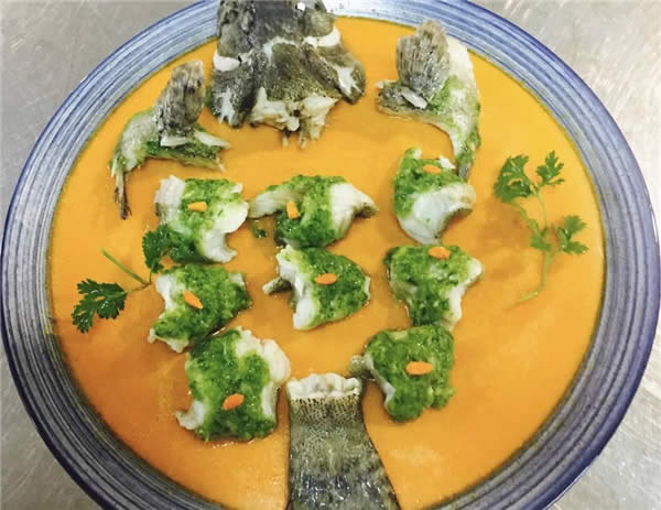 【創新粵菜】龍蝦湯蛋白春蔥醬蒸老虎斑球
