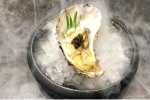 香草油法國吉拉多生蠔佐卡露咖鱘魚籽醬