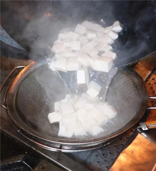 【家常菜】砂鍋秘汁煨豆腐