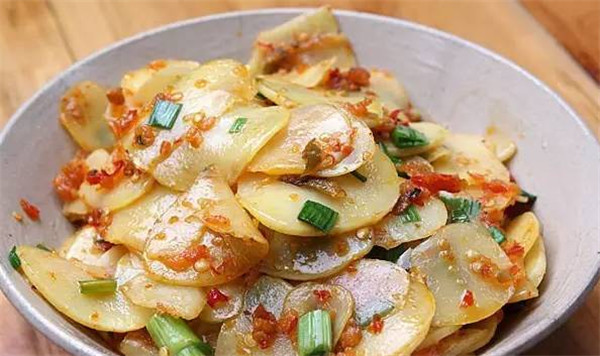 【農(nóng)家菜】鲊海椒炒土豆片.jpg