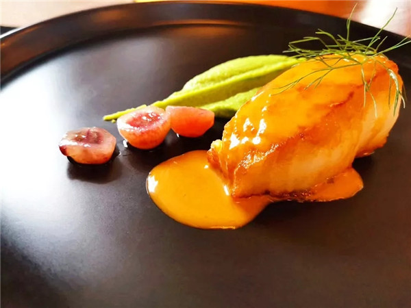 【創(chuàng)新滇菜】香煎瀾滄江面瓜魚配韭菜花汁豌豆泥