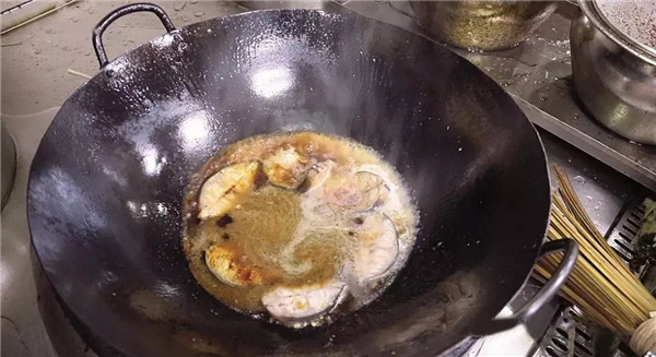 【創(chuàng)新菜】叉燒醬燒長(zhǎng)江鮰魚