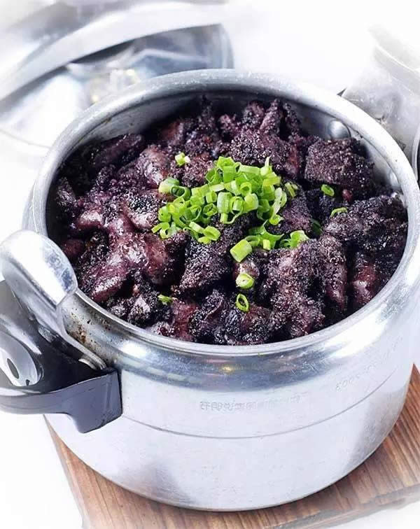 【鄉土菜】高粱黑米肥腸
