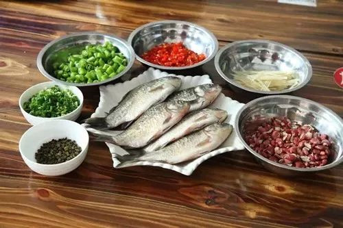 【農家菜】自貢風味鍋巴鯽魚