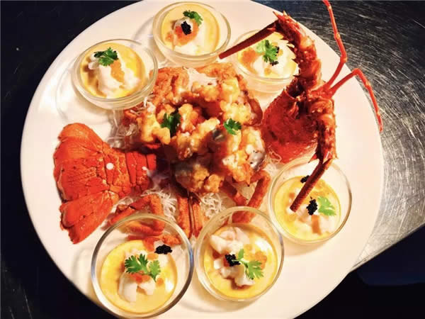 【創(chuàng)新粵菜】龍騰玉液焗澳龍