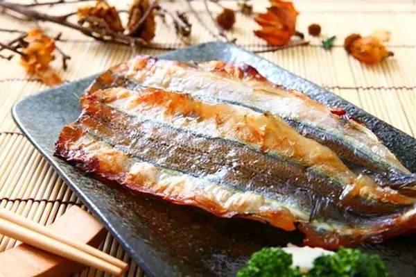 夏天燒烤店必不可少的馬步魚