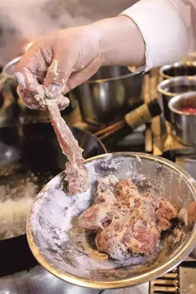 【招牌菜】椒鹽排骨油炸餛飩