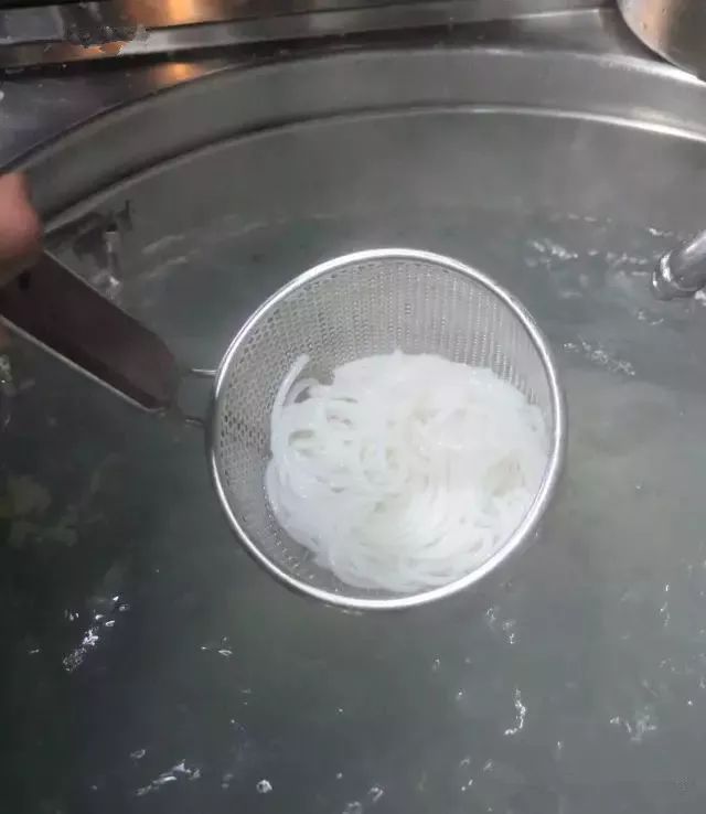 【特色面食】文山麻辣雞米線