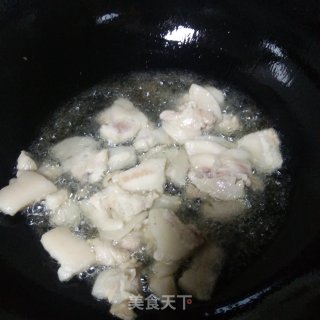 五花肉燉東北油豆的做法步驟：4