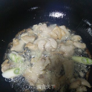 五花肉燉東北油豆的做法步驟：5