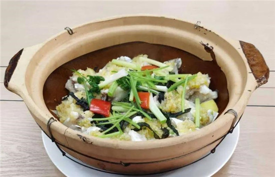 【粵菜】沙鍋紫蘇姜茸焗魚頭