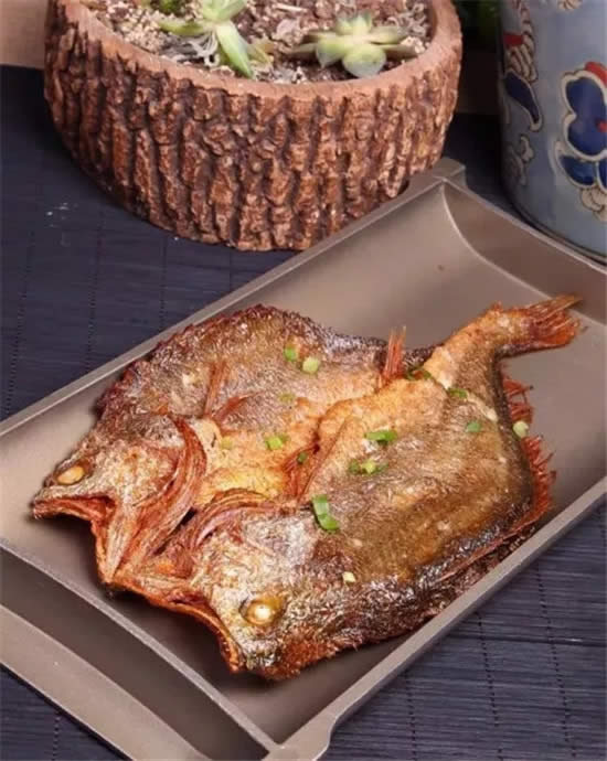 三種糖醋蒜的腌制配方，風味各異，均屬好物
