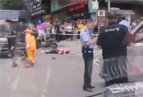 “要錢沒有，你敢殺我呀？”遵義一員工討薪不成被老板激怒，當街捅死對方后自殺！