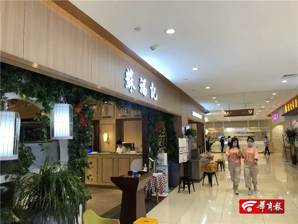 “廚師向炒菜鍋吐口水”一事，涉事廚師真的把口水吐進(jìn)鍋里了嗎？