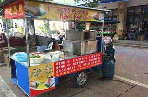 活久見！“地攤經濟”放開后，城管竟然打電話喊小販去擺攤！