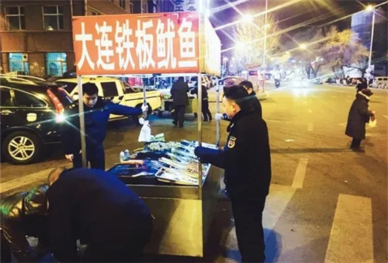 “允許擺攤！”多地政府放寬政策，失業(yè)廚師可以推小車謀生了！