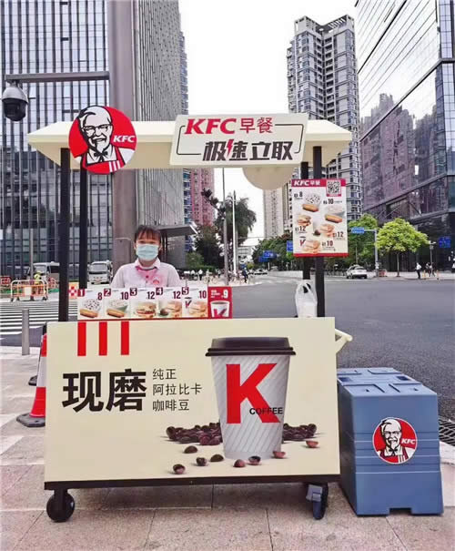 活久見！“地攤經濟”放開后，城管竟然打電話喊小販去擺攤！