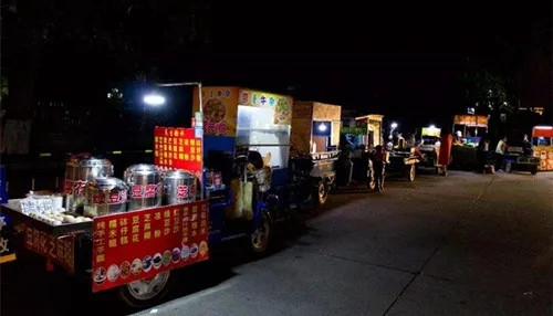 一位失業廚師長的擺攤故事，你是否從中看到了自己？