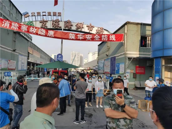突發！切三文魚案板檢測出新冠病毒！餐飲協會緊急呼吁，暫停銷售刺身海鮮！