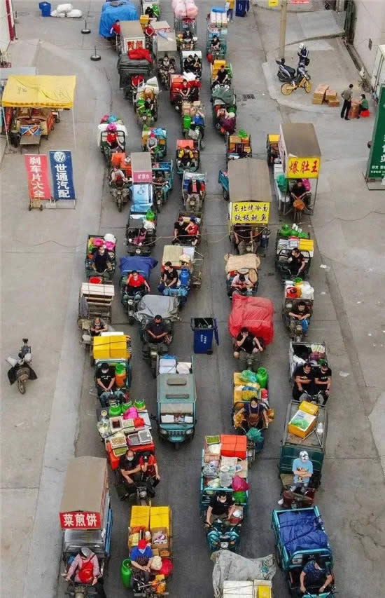 一線城市突然對地?cái)傉f“不”，這對于失業(yè)廚師來說，意味著什么？