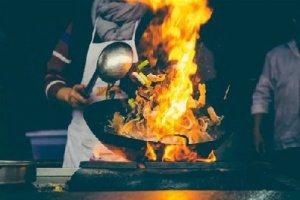 一外賣員確診，平均每天接50單，餐飲人：這樣下去，今年不死算成功了