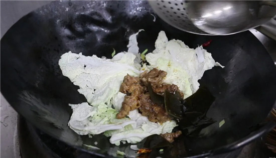 【家常菜】老碗酥肉燴油條