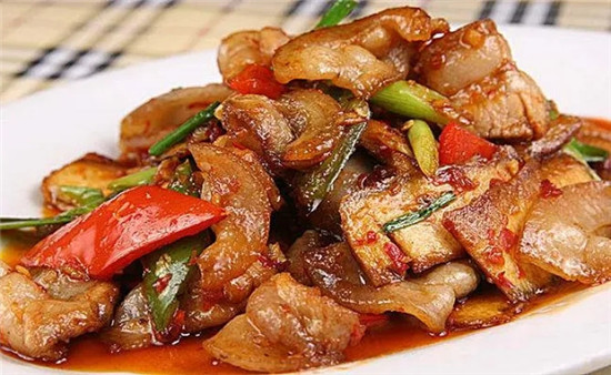 女子在重慶吃飯，點了一份回鍋肉要求“不辣”，結(jié)果廚師做出來后，女子打了110