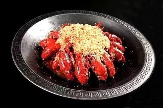 三伏天夜宵首選吃小龍蝦，十分美味，但這個部位，千萬別吃！