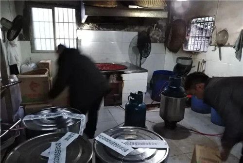 網紅火鍋店用地溝油做火鍋鍋底，已賣出10000多桌，被判賠四百多萬！