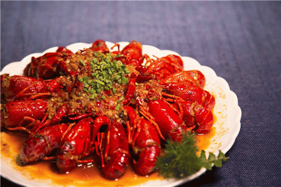 三伏天夜宵首選吃小龍蝦，十分美味，但這個部位，千萬別吃！