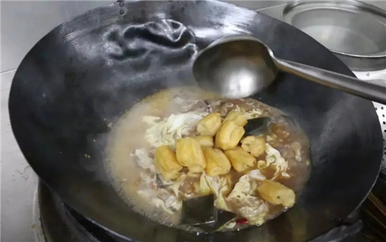 【家常菜】老碗酥肉燴油條