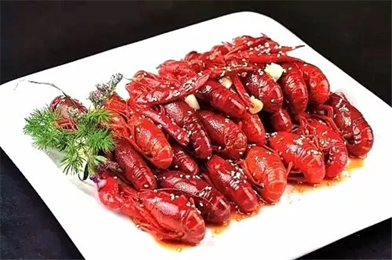 三伏天夜宵首選吃小龍蝦，十分美味，但這個部位，千萬別吃！