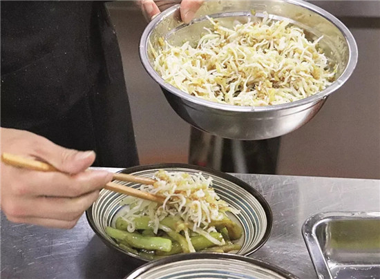 【粵菜】銀魚干蒸茄子