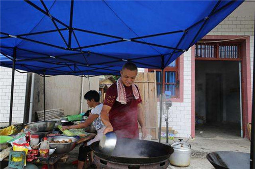 深圳大廚17年秘制乳鴿：一天賣出過7000多只