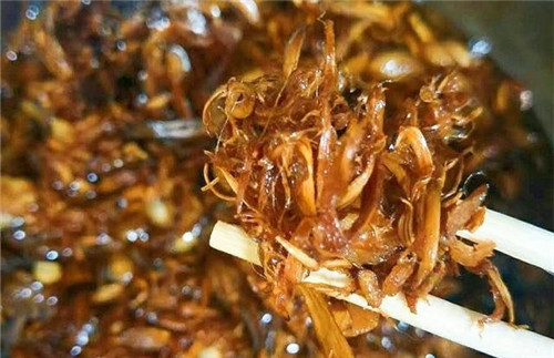 如何正確保存云南鮮菌的美味？當(dāng)?shù)厝藗鹘y(tǒng)做法是這樣的，濃香四溢