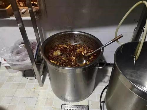 廚師人臉識別方能入廚房、AI識別不規(guī)范行為……升級版“明廚亮灶”首亮相！