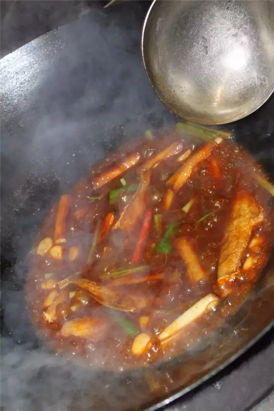 【家常菜】生炒扒皮魚
