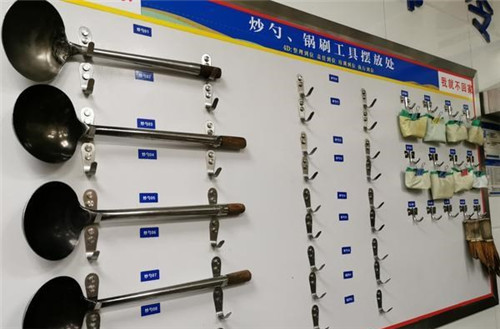 廚師回鄉創業開酒店，別出心裁主打竹蟲菜，日入過萬！