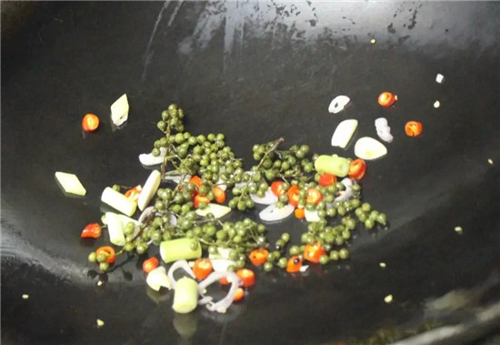 【創(chuàng)新菜】椒麻脆皮魚鰾
