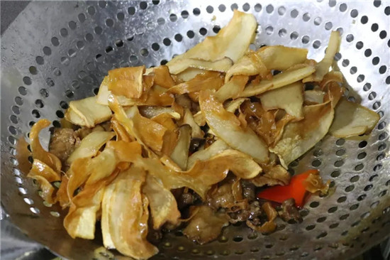 【家常菜】燈影鮑菇牛爽肉