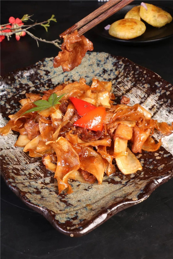 【家常菜】燈影鮑菇牛爽肉