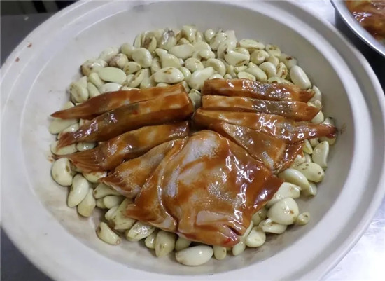 【粵菜】砂鍋生焗多寶魚