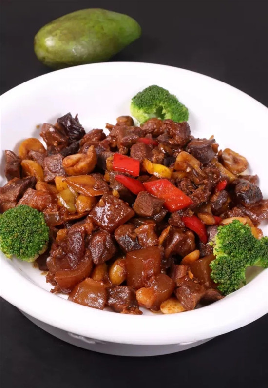 【酒樓菜】栗子燒帶皮黃牛肉