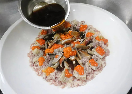 【酒樓菜】糟骨頭蒸膏蟹