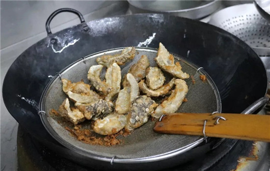 【粵菜】蔥香脆皮海參