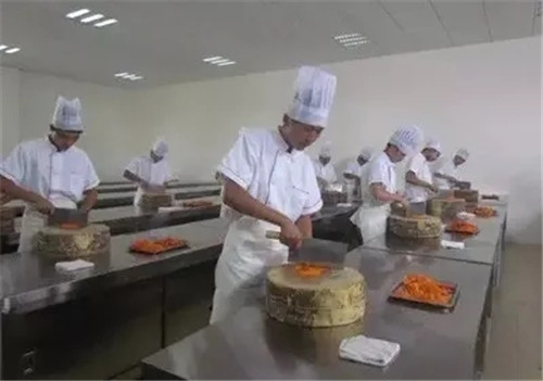 一廚師學(xué)校被曝黑幕：花3000元報(bào)名，就能買到高級廚師證
