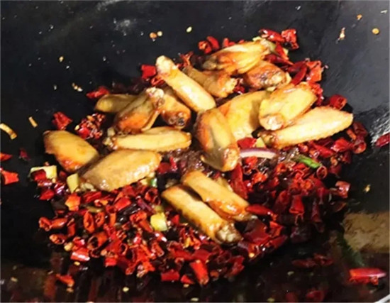 【創(chuàng)新菜】干煸雞翅鍋