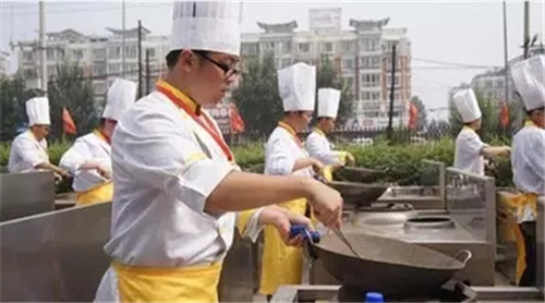 一廚師學(xué)校被曝黑幕：花3000元報(bào)名，就能買到高級廚師證