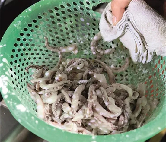 【創(chuàng)新菜】魷魚排骨鍋
